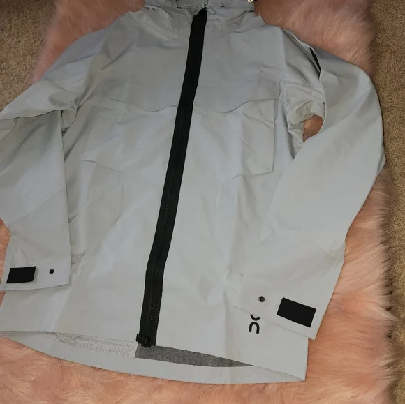 On Running Explorer Jacket